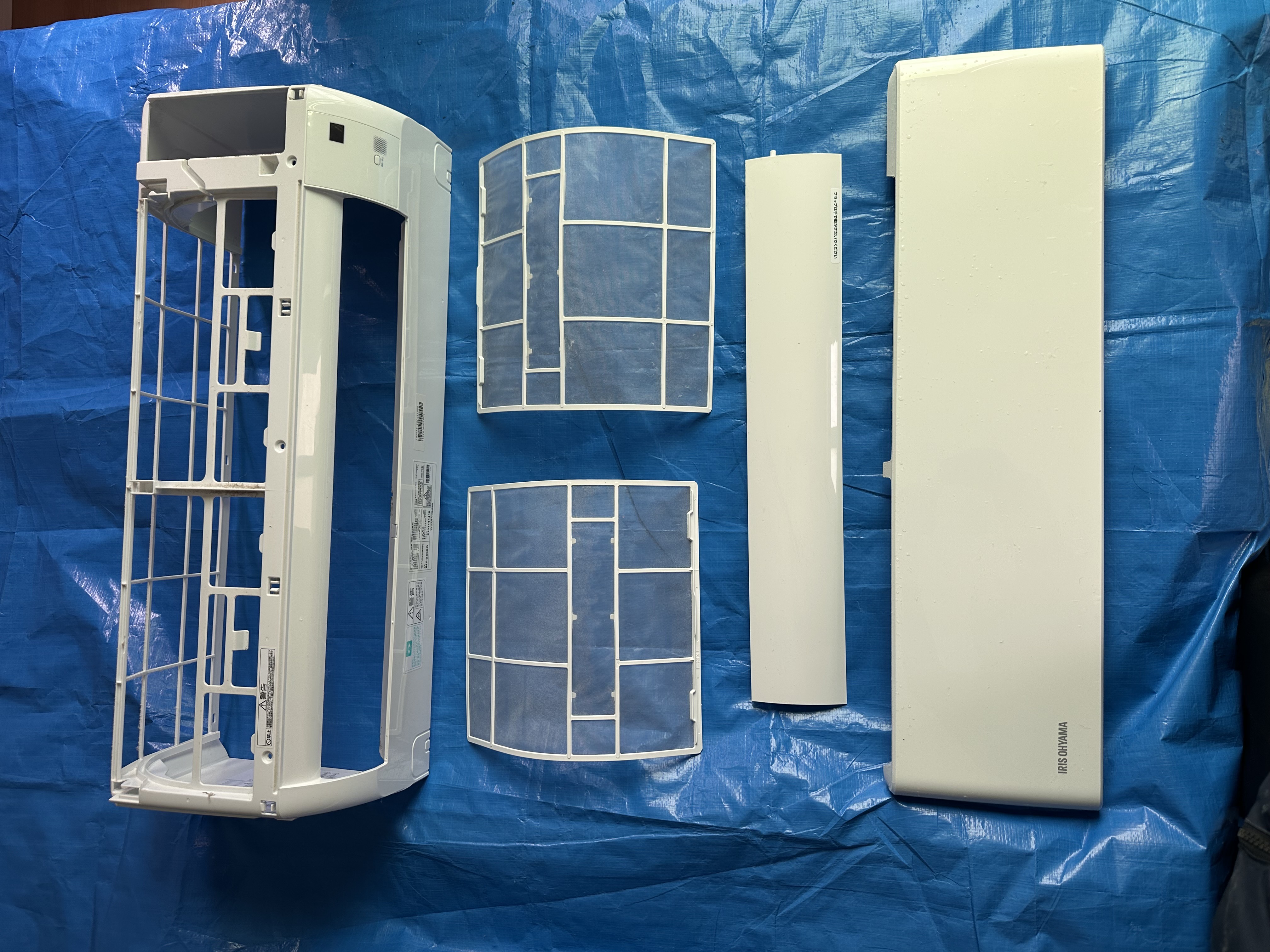 3. 分解：ユニットやパネルを丁寧に取り外し